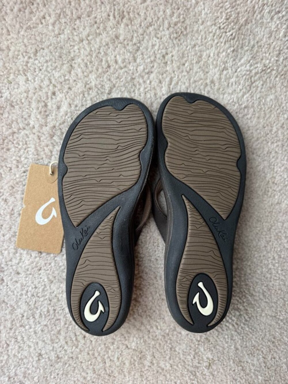 OluKai Womens Ho‘ōpio Beach Sandals - BRAND NEW - SIZE 8 - Picture 2 of 2